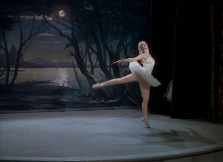 the-red-shoes-mkv_snapshot_00-33-51_2011-03-19_15-29-10